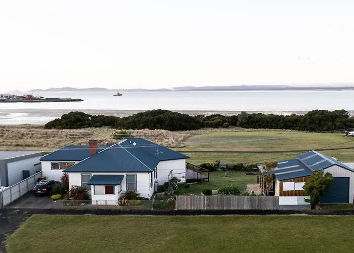 Stanley Beach House With Stunning Nut Views!